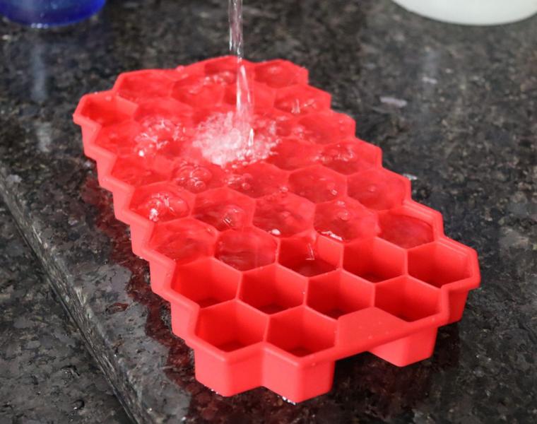 Imagem de Forma de gelo papinha de silicone 37cubos livre de bpa colmeia vermelha Sucos bebidas drinks coco Vermelho uni su171302