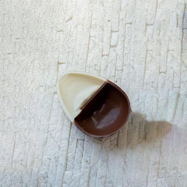 Forma Especial (3 partes) para Chocolate BWB Ovo de Colher 2 Amores 250g (10141) Imagem de Forma Especial (3 partes) para Chocolate BWB Ovo de Colher 2 Amores 250g (10141)