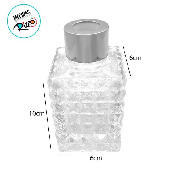Frasco para Aromatizador de Vidro Bucarest com Tampa Prata - Transparente - 70ml - 1 unidade - Rizzo Imagem de Frasco para Aromatizador de Vidro Bucarest com Tampa Prata - Transparente - 70ml - 1 unidade - Rizzo