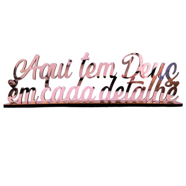 Imagem de Frase Decorativa Rose - Aqui tem Deus em Cada Detalhe com Base Mesa