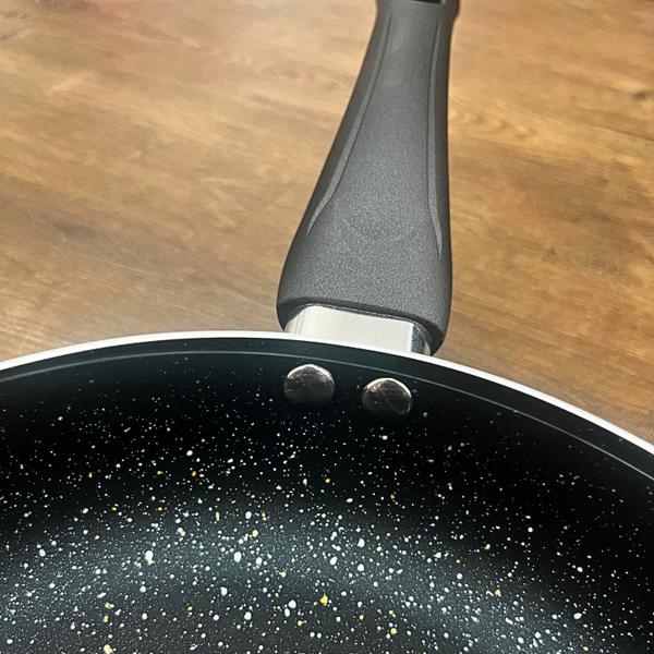 Frigideira de Aluminio com Revestimento Cerâmico Antiaderente e Cabo Baquelite 24cm - 1,5L - Clink Imagem de Frigideira de Aluminio com Revestimento Cerâmico Antiaderente e Cabo Baquelite 24cm - 1,5L