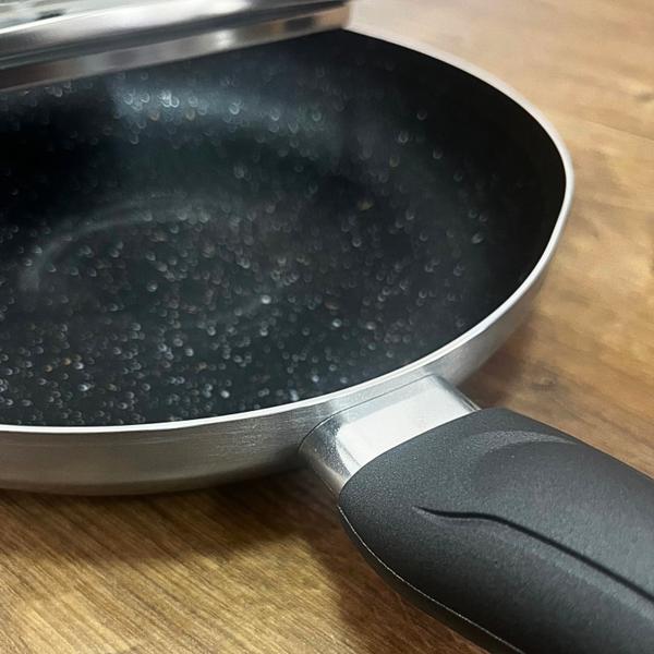 Frigideira de Aluminio com Revestimento Cerâmico Antiaderente e Cabo Baquelite 24cm - 1,5L - Clink Imagem de Frigideira de Aluminio com Revestimento Cerâmico Antiaderente e Cabo Baquelite 24cm - 1,5L