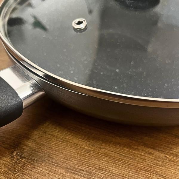 Frigideira de Aluminio com Revestimento Cerâmico Antiaderente e Cabo Baquelite 24cm - 1,5L - Clink Imagem de Frigideira de Aluminio com Revestimento Cerâmico Antiaderente e Cabo Baquelite 24cm - 1,5L