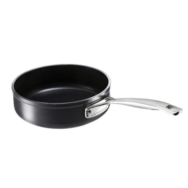 Frigideira Funda Non Stick Sauté Alumínio e Aço Inox 20 cm Preto Le Creuset Imagem de Frigideira Funda Non Stick Sauté Alumínio e Aço Inox 20 cm Preto Le Creuset