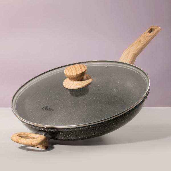 Frigideira Indução ou Gás Oster Antiaderente Com Tampa 28Cm Revestimento Cerâmico Marble Edition Imagem de Frigideira Indução ou Gás Oster Antiaderente Com Tampa 28Cm Revestimento Cerâmico Marble Edition