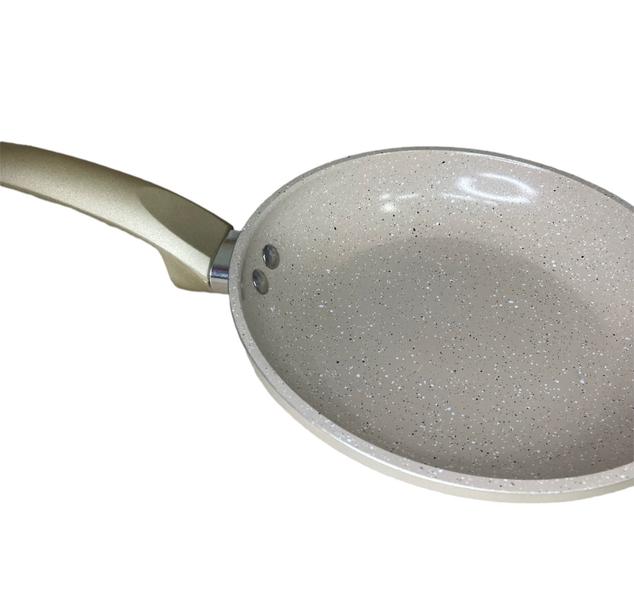Frigideira indução revestimento em ceramico 24cm fratelli Imagem de Frigideira indução revestimento em ceramico 24cm fratelli