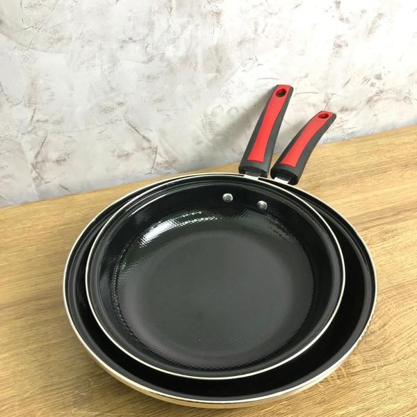 Frigideira Preta Esmaltada Sem Tampa de 28cm e Antiaderente - Em Casa Tem Imagem de Frigideira Preta Esmaltada Sem Tampa de 28cm e Antiaderente