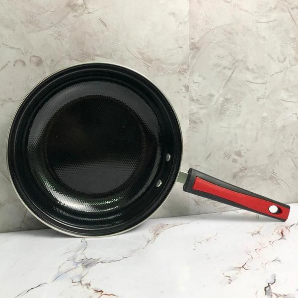 Frigideira Preta Esmaltada Sem Tampa de 28cm e Antiaderente - Em Casa Tem Imagem de Frigideira Preta Esmaltada Sem Tampa de 28cm e Antiaderente