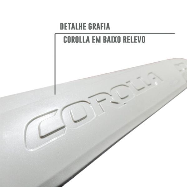 Imagem de Friso Lateral na Cor Original Toyota Corolla 2020 21 Grafia em Baixo Relevo