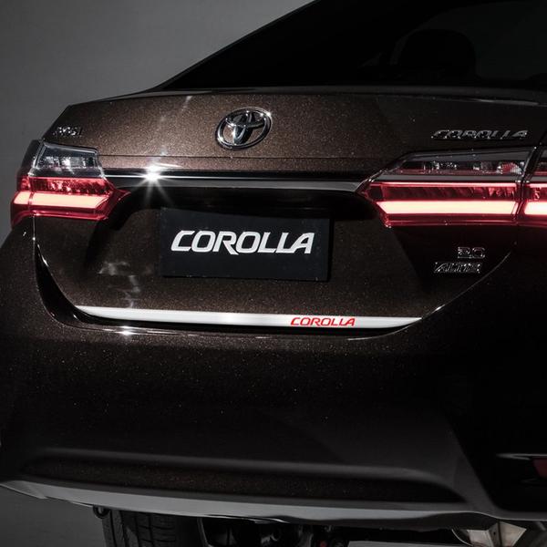 Imagem de Friso Porta Malas Cromado Corolla 2015/19 + Emblema Vermelho