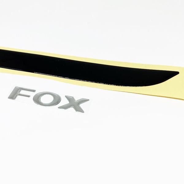 Imagem de Friso Traseiro Porta Malas Resinado Fox 2012/2015 + Emblema