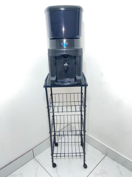 Fruteira de Chão 3 Andares Black c/ Rodinhas Tampo de Madeira - metaltru Imagem de Fruteira de Chão 3 Andares Black c/ Rodinhas Tampo de Madeira