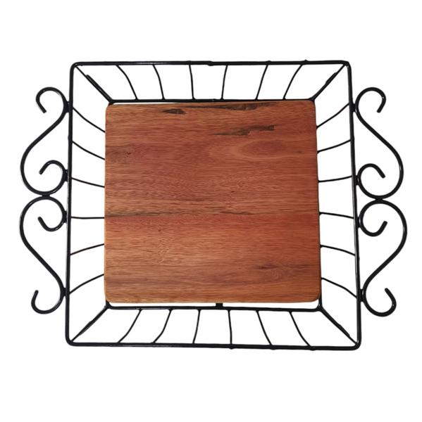 Fruteira de mesa quadrada feita em ferro e madeira - GS Artesanatos Imagem de Fruteira de mesa quadrada feita em ferro e madeira
