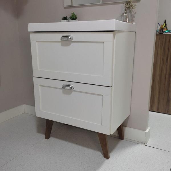 Gabinete para Banheiro com Cuba e Espelheira 60cm Retro Mdf Branco Milano - On Móveis Imagem de Gabinete para Banheiro com Cuba e Espelheira 60cm Retro Mdf Branco Milano - On Móveis