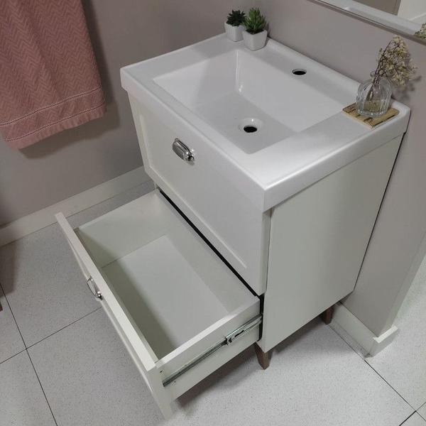Gabinete para Banheiro com Cuba e Espelheira 60cm Retro Mdf Branco Milano - On Móveis Imagem de Gabinete para Banheiro com Cuba e Espelheira 60cm Retro Mdf Branco Milano - On Móveis