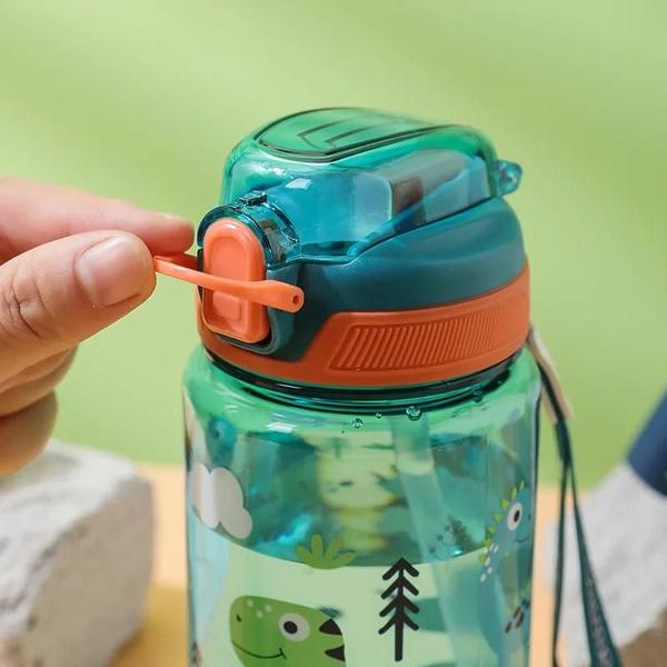 Imagem de Garrafa de Água Infantil 600ml com Canudo - Design de Desenhos Animados - À Prova de Vazamento