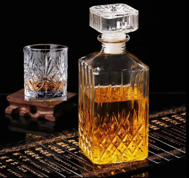 Imagem de Garrafa Decanter Vidro Whisky Licor 900ml + 6 Copos Estrela 220ml Luxo