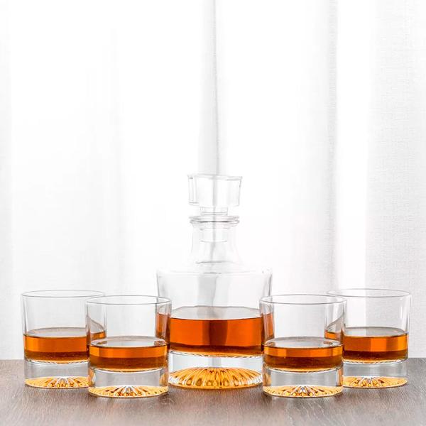 Garrafa Decanter Whisky Licor Conhaque Bourbon Design Norwich Conjunto com 6 Copos DW01 - Vitino Imagem de Garrafa Decanter Whisky Licor Conhaque Bourbon Design Norwich Conjunto com 6 Copos DW01