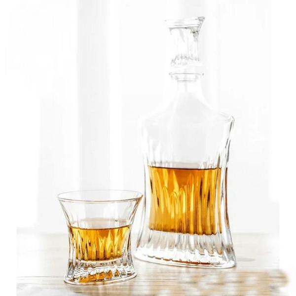Garrafa Decanter Whisky Vidro Licor 700Ml + 6 Copos - Vacheron Imagem de Garrafa Decanter Whisky Vidro Licor 700Ml + 6 Copos
