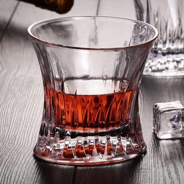 Garrafa Decanter Whisky Vidro Licor 700Ml + 6 Copos - Vacheron Imagem de Garrafa Decanter Whisky Vidro Licor 700Ml + 6 Copos