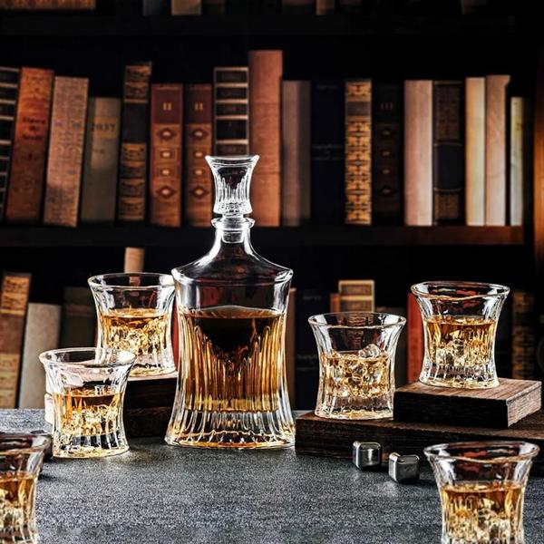 Garrafa Decanter Whisky Vidro Licor 700Ml + 6 Copos - Vacheron Imagem de Garrafa Decanter Whisky Vidro Licor 700Ml + 6 Copos