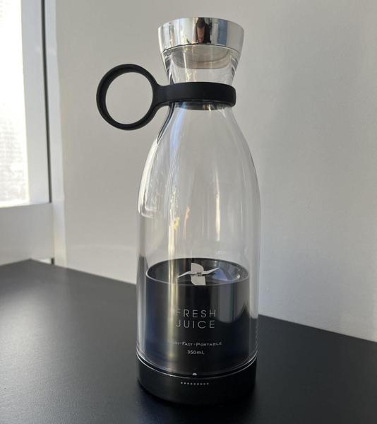 Garrafa Liquidificador Portátil Fresh Juice Original Usconnect p/Viagem mini Mixer Pessoal com carregamento magnético Imagem de Garrafa Liquidificador Portátil Fresh Juice Original Usconnect p/Viagem mini Mixer Pessoal com carregamento magnético