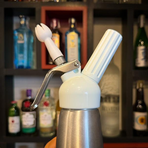 Garrafa Sifão de Polietileno para Chantilly DaysBrasil 500ml Imagem de Garrafa Sifão de Polietileno para Chantilly DaysBrasil 500ml