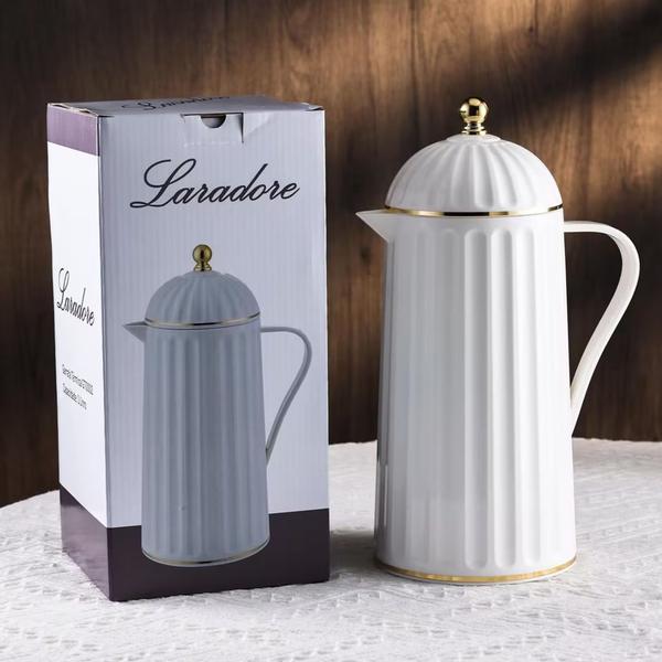 Garrafa Térmica de Café Laradore Roma - Branca e Dourada 1L Imagem de Garrafa Térmica de Café Laradore Roma - Branca e Dourada 1L