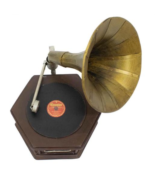 Gramofone Vintage Enfeite Resina E Metal Estilo Retrô - Drina Imagem de Gramofone Vintage Enfeite Resina E Metal Estilo Retrô
