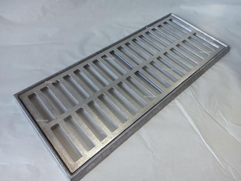 Grelha Linear 20x50 Alumínio com Suporte Quintal - Ficone Decor - Ficone Reis Imagem de Grelha Linear 20x50 Alumínio com Suporte Quintal - Ficone Decor
