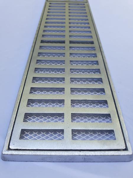 Imagem de Grelha Pluvial 15x50 com Suporte e Tela Anti Insetos - Aluminio Fundido Escovado - Ficone Reis