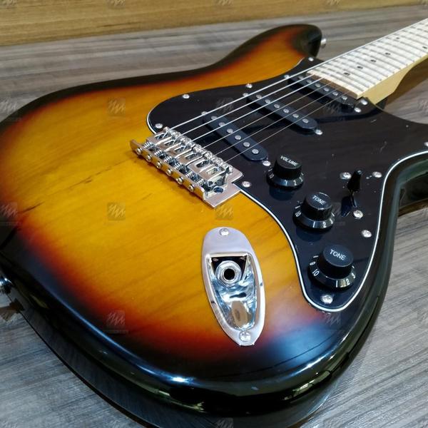 Imagem de Guitarra Strato 3 Single Sunburst Black GM217N SK - Michael