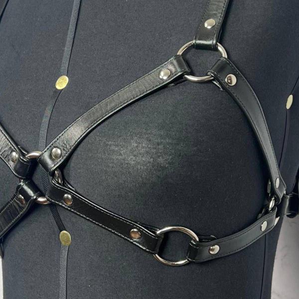 Imagem de Harness Bra Arreio Peito Feminino Lingerie Couro Preto Dominadora Sensual Provocante