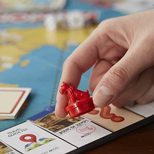 Imagem de Hasbro Gaming Monopoly Travel World Tour Jogo de tabuleiro para famílias e crianças com mais de 8 anos, inclui carimbadores de token e tabuleiro de jogo Dry-Erase