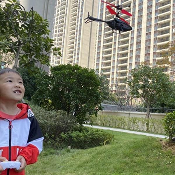 Helicóptero Crianças Com Sensor De Indução E Controle Remoto - RC Imagem de Helicóptero Crianças Com Sensor De Indução E Controle Remoto
