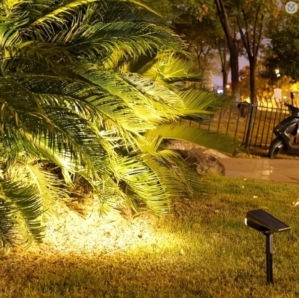 Imagem de Holofotes Solares Impermeáveis para Jardim - Iluminação para Gramado e Pátio