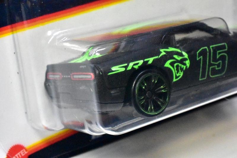 Imagem de Hot wheels - neon speeders - 2024  - '15 dodge challenger srt hellcat - 6/8