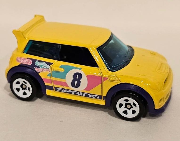 Imagem de Hot Wheels Spring 3/5 Mini Cooper S Challenge HVX22 (3572)