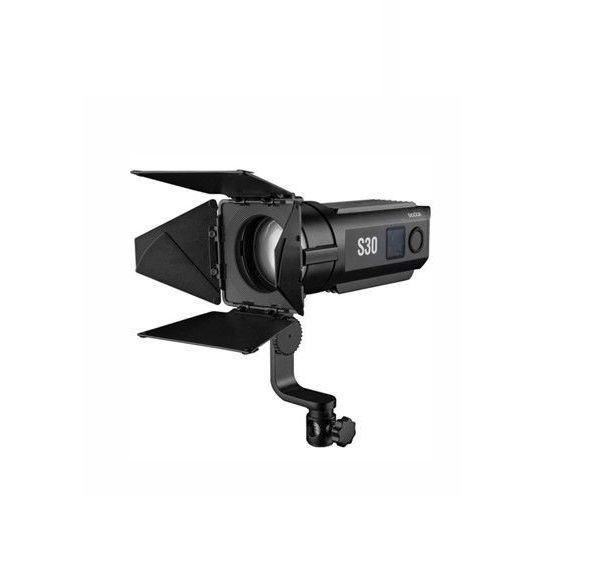 Imagem de Iluminador Fresnel Led Godox S30 30w 5600k Bivolt Forte Leve