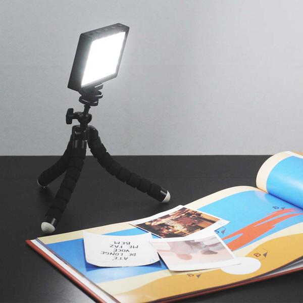 Iluminador LED com Mini Tripé Flexível Preto 3200K a 5600K - TUDOPRAFOTO Imagem de Iluminador LED com Mini Tripé Flexível Preto 3200K a 5600K