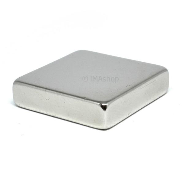 Ímã Neodímio N35 Bloco 25,4x25,4x6,35 mm Força Aprox. 11,2kg - 1 unidade - IMAshop Imagem de Ímã Neodímio N35 Bloco 25,4x25,4x6,35 mm Força Aprox. 11,2kg - 1 unidade