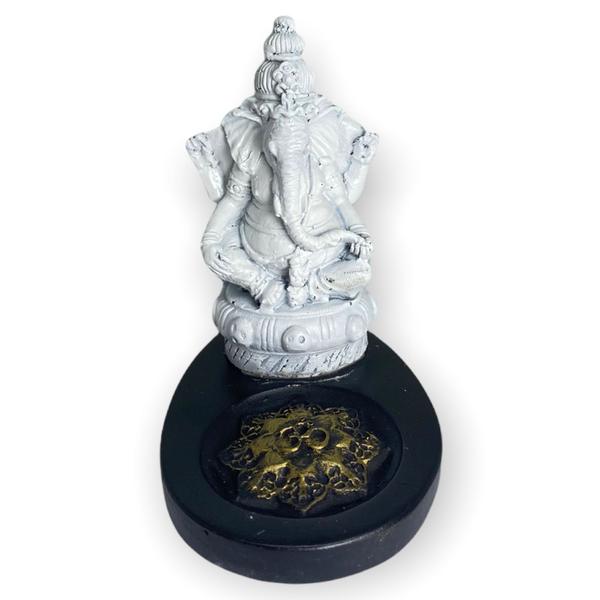 Incensário Mini Oval Ganesha branco e preto 5 cm em resina - Lua Mística - 100% Original - Loja Oficial Imagem de Incensário Mini Oval Ganesha branco e preto 5 cm em resina
