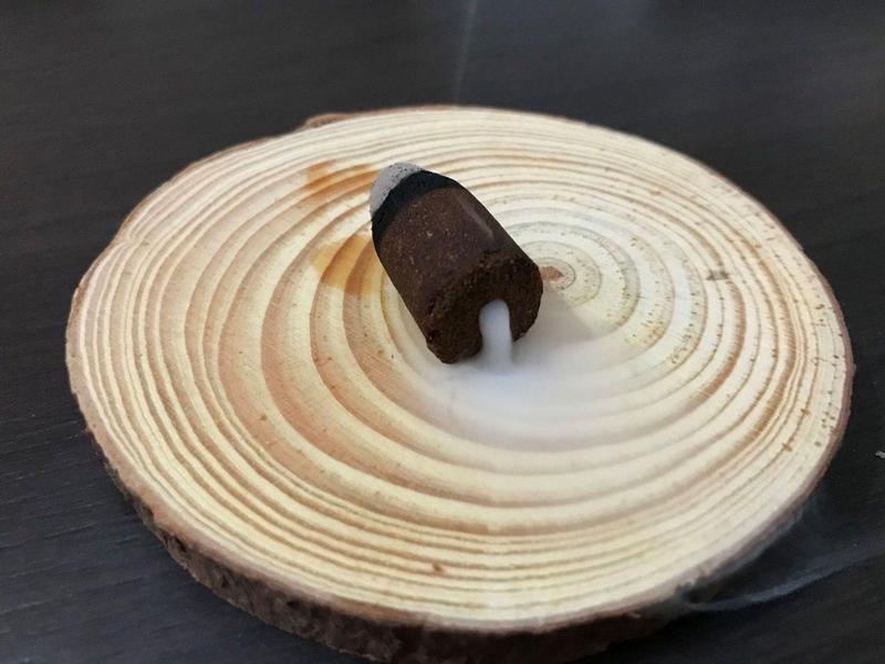 Incenso cone cascata goloka com 10un flor de laranjeira Imagem de Incenso cone cascata goloka com 10un flor de laranjeira