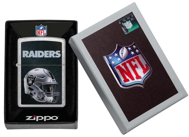 Imagem de Isqueiro de bolso Zippo NFL Las Vegas Raiders, capacete cromado