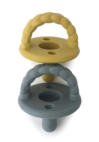 Imagem de Itzy Ritzy Sweetie Soother Pacifier Set de 2 - Chupetas recém-nascidas de silicone com alça dobrável &amp dois orifícios de ar para maior segurança Conjunto de 2 em Dark Gray &amp Yellow, Ages Newborn &amp Up