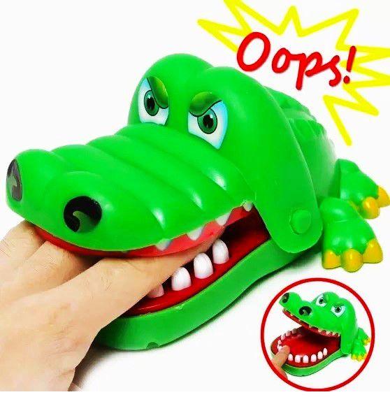Jacaré Morde Dedo Brinquedo Infantil Jogo Desafio do Dentista - Toys Imagem de Jacaré Morde Dedo Brinquedo Infantil Jogo Desafio do Dentista
