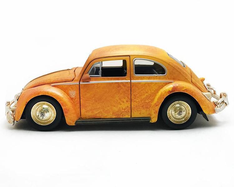 Imagem de Jada Fusca Transformers Com Figura Bumblebee - Escala 1/24