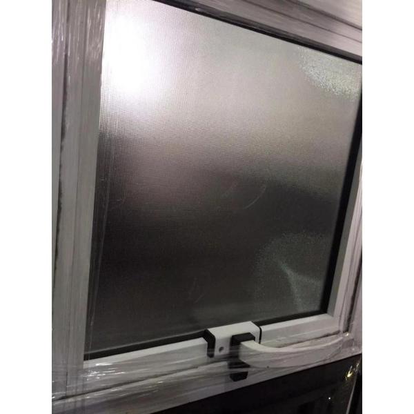 Janela Maxiar Esquadria Brasil Vetx 40X40 Preto Grade - Esquadrias Brasil Vetx Imagem de Janela Maxiar Esquadria Brasil Vetx 40X40 Preto Grade