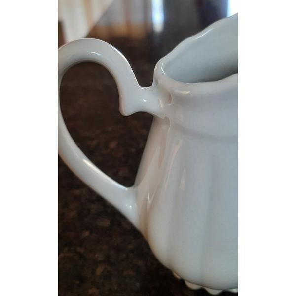 Jarra Clássica 300ml, Leiteira, Sucos e Bebidas - Porcelana Branca - Antilope Decor Porcelanas Imagem de Jarra Clássica 300ml, Leiteira, Sucos e Bebidas - Porcelana Branca