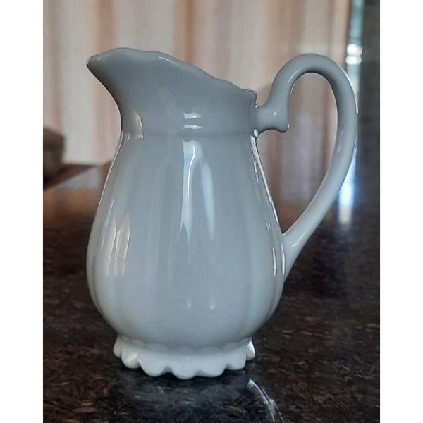 Jarra Clássica 300ml, Leiteira, Sucos e Bebidas - Porcelana Branca - Antilope Decor Porcelanas Imagem de Jarra Clássica 300ml, Leiteira, Sucos e Bebidas - Porcelana Branca